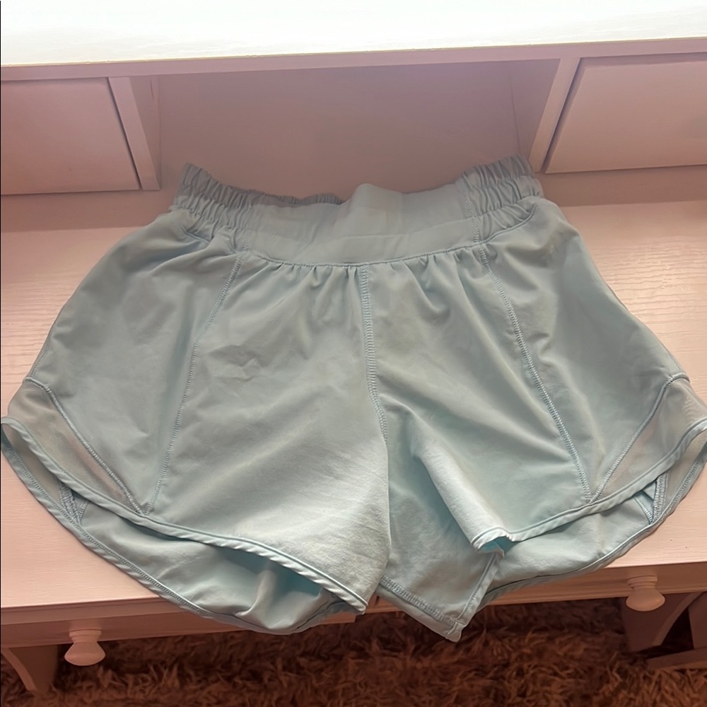 Lululemon Hotty Hot Shorts, Size 2 TALL, 2.5 inch